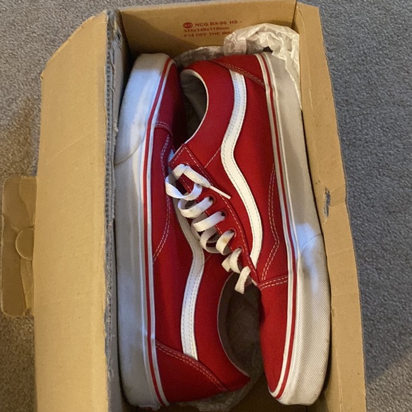 Vans - Picture 2 of 2